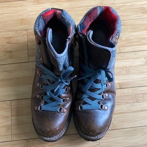 Woolrich Rockies Women's Hiking Boots
9 Brown Leather Wool Tweed Plaid